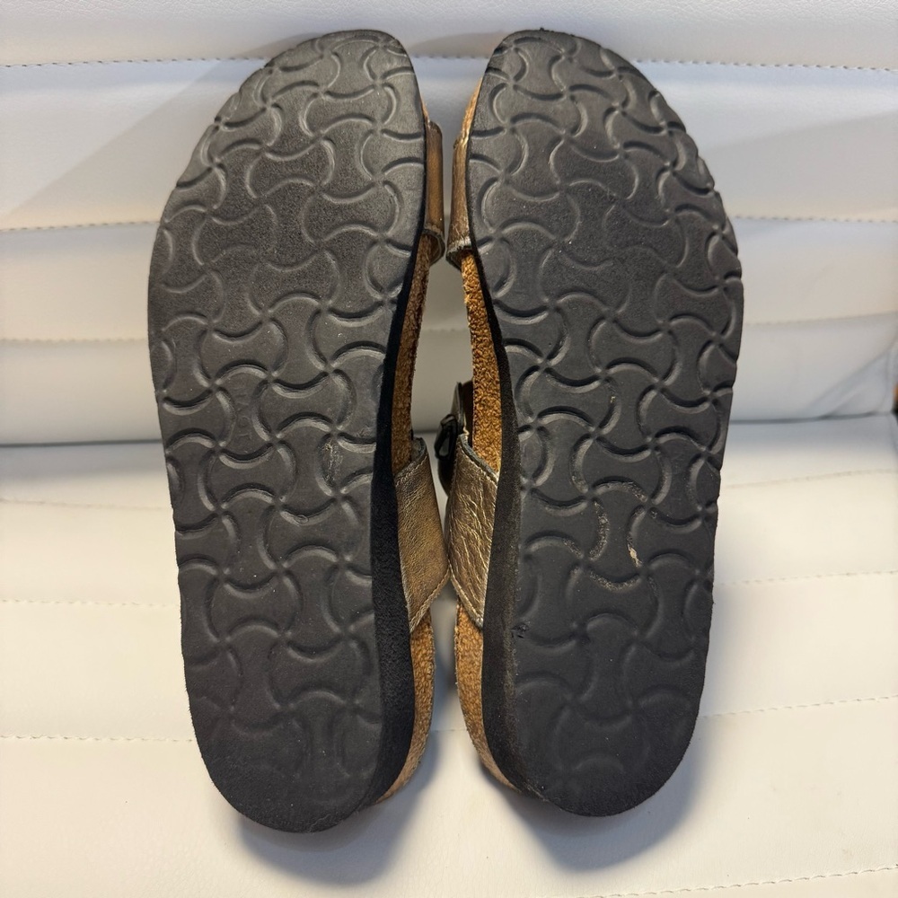 Naot Women’s Metallic Slide Sandals with Gem Accents.‎ Size 39 - US size 8 - Picture 7 of 11